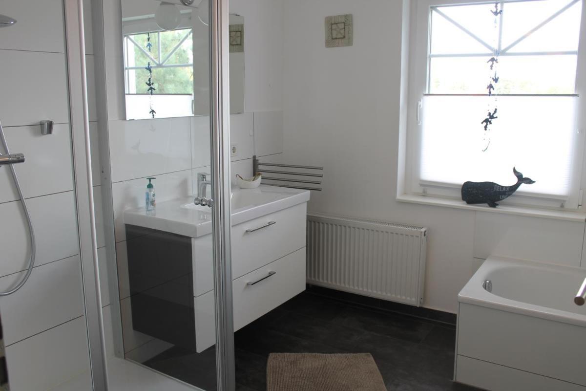 Ferienhaus De Niege Leive Born Bagian luar foto