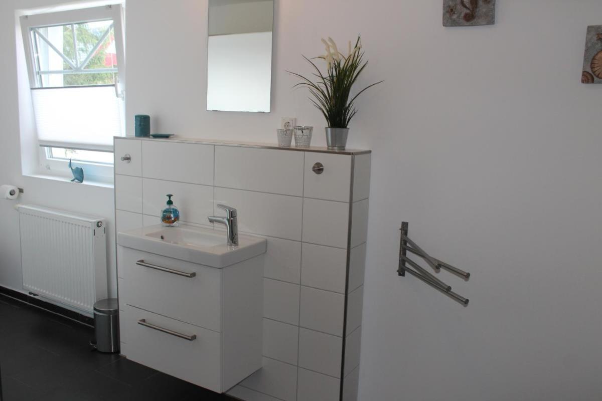 Ferienhaus De Niege Leive Born Bagian luar foto
