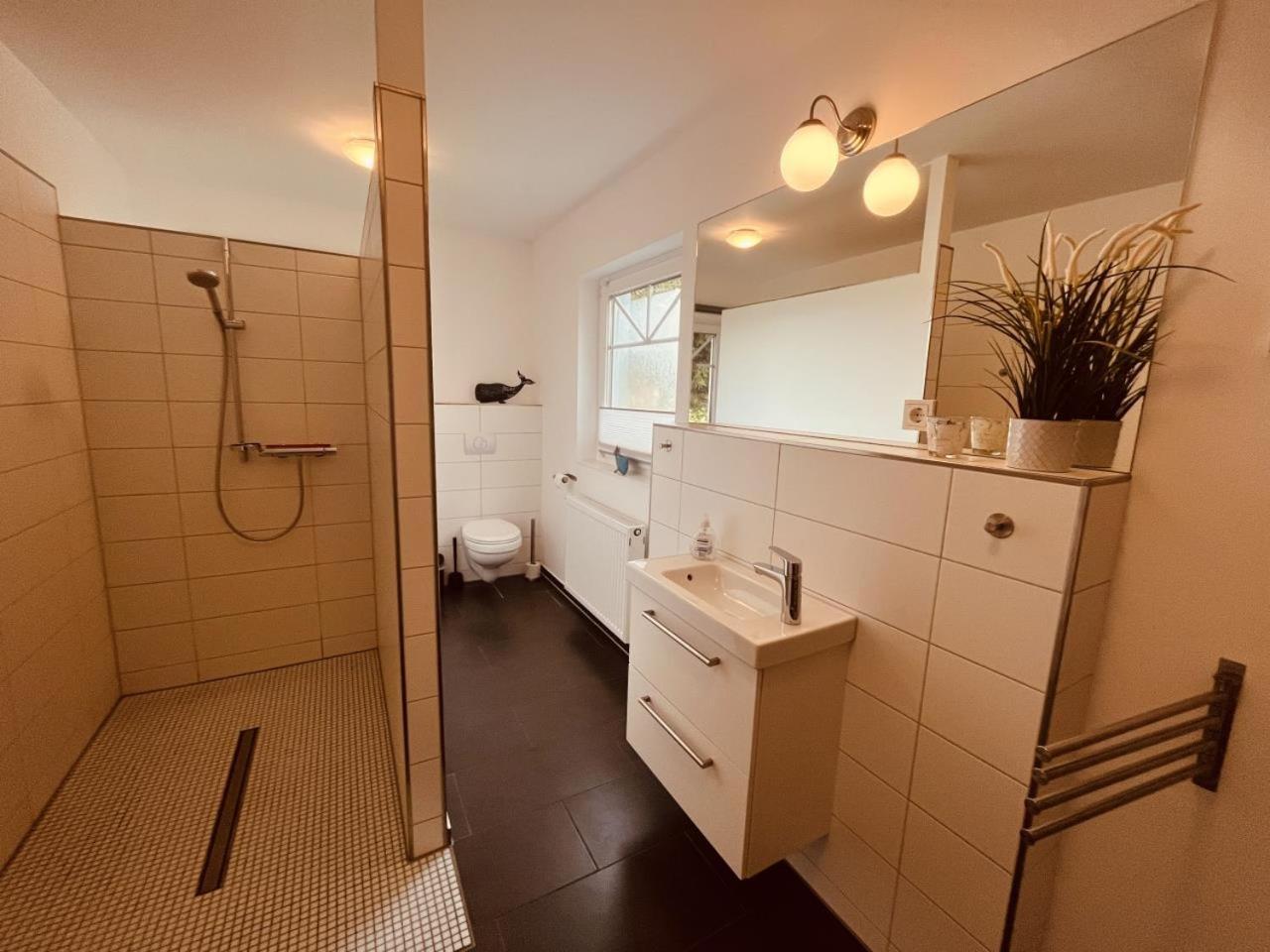 Ferienhaus De Niege Leive Born Bagian luar foto